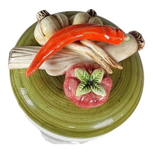 Vintage Beautiful Garden Harvest Canister with Lid 7" Hand-Painted Onion Pepper - Picture 3 of 9